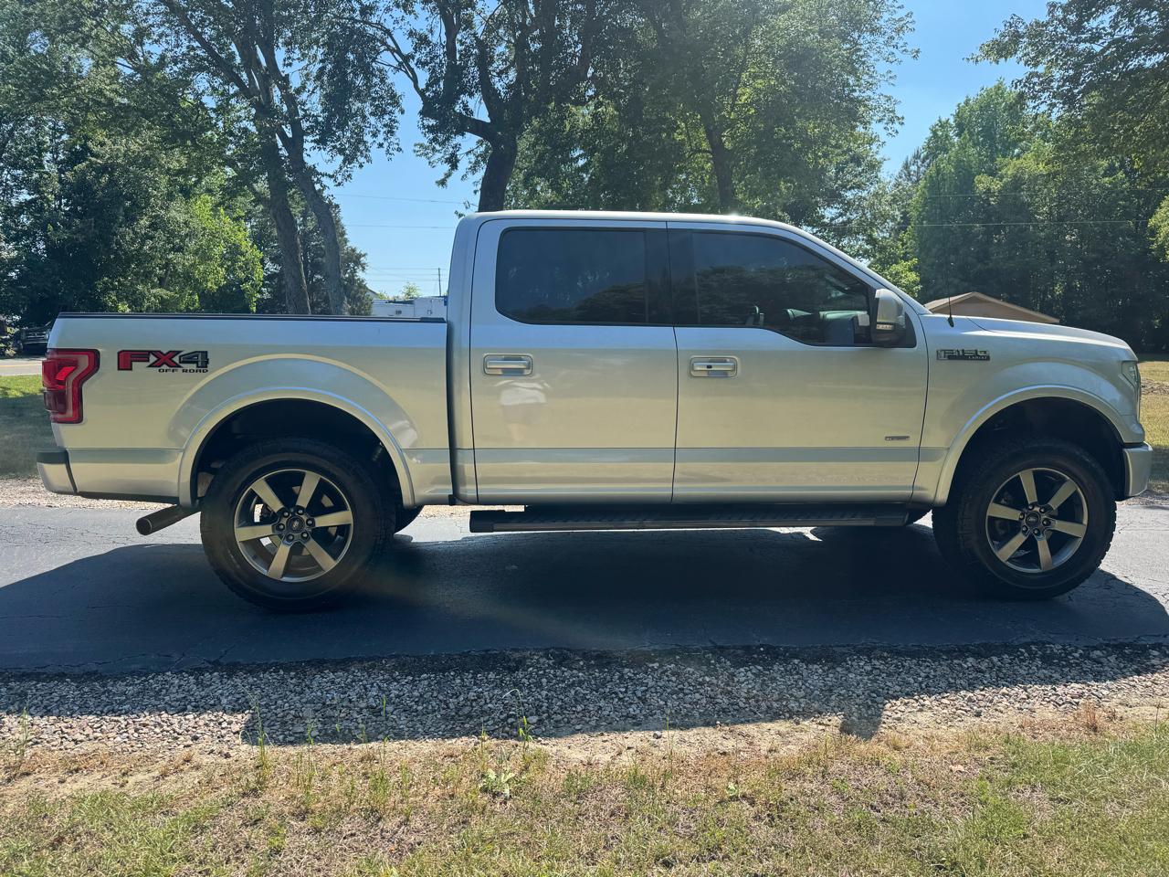 Ford F-150 4WD SuperCrew 145" Lariat 2016