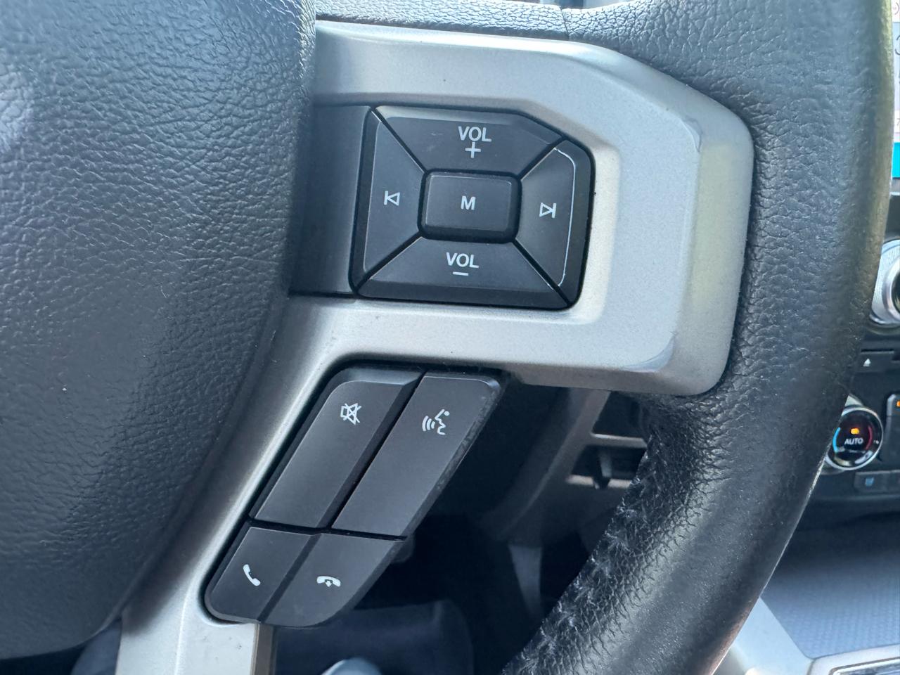 Ford F-150 4WD SuperCrew 145" Lariat 2016