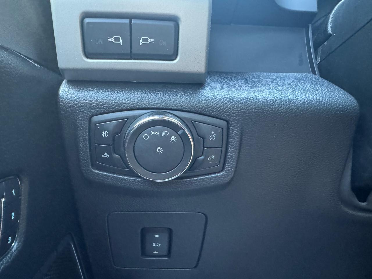 Ford F-150 4WD SuperCrew 145" Lariat 2016