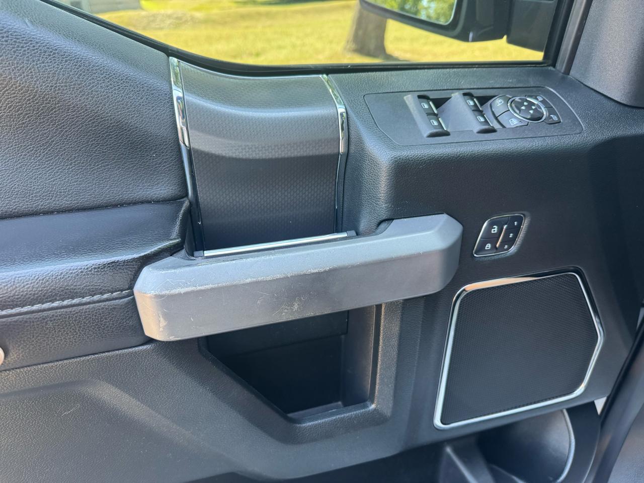 Ford F-150 4WD SuperCrew 145" Lariat 2016