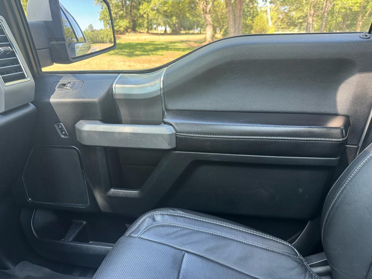 Ford F-150 4WD SuperCrew 145" Lariat 2016