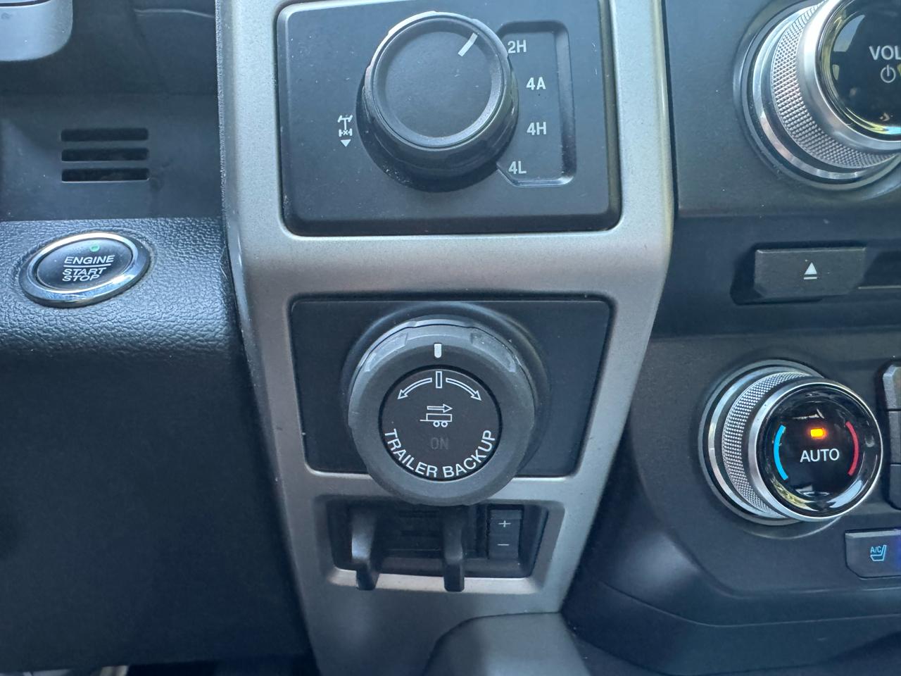 Ford F-150 4WD SuperCrew 145" Lariat 2016