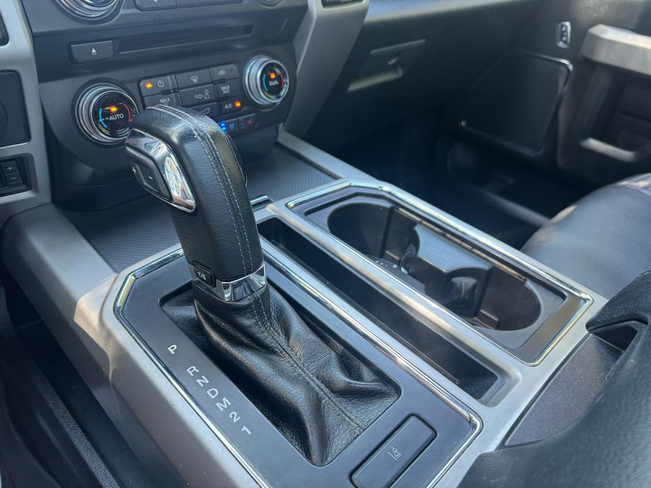 Ford F-150 4WD SuperCrew 145" Lariat 2016