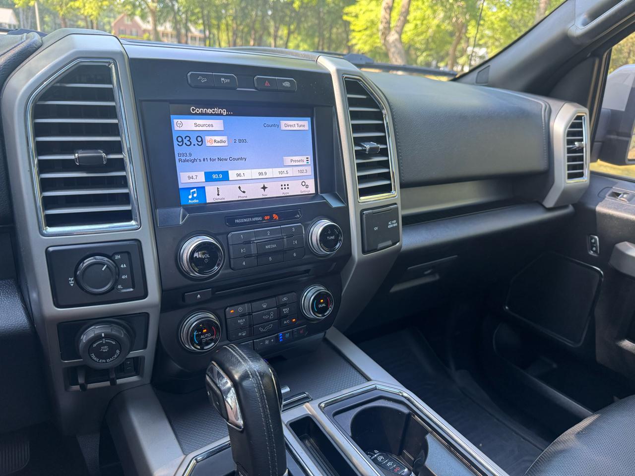 Ford F-150 4WD SuperCrew 145" Lariat 2016