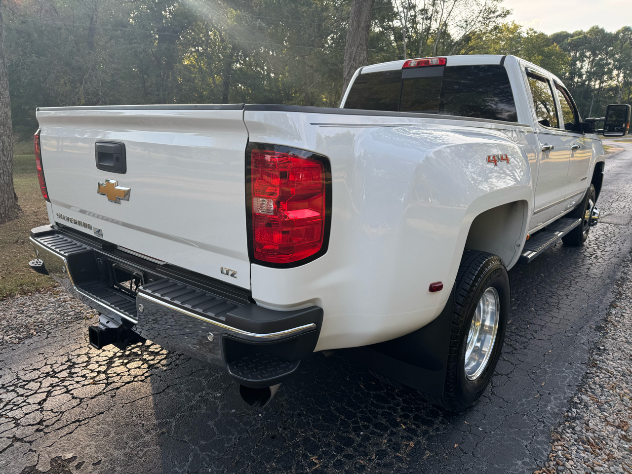 2017 Chevrolet Silverado 3500HD LTZ photo 3