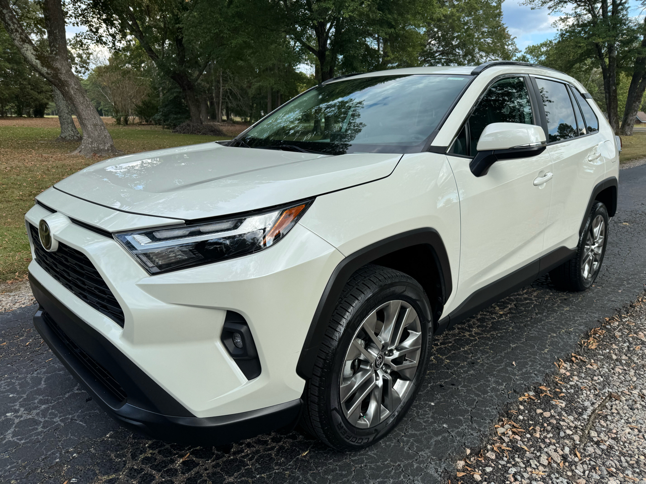 2022 Toyota RAV4 XLE Premium photo 2