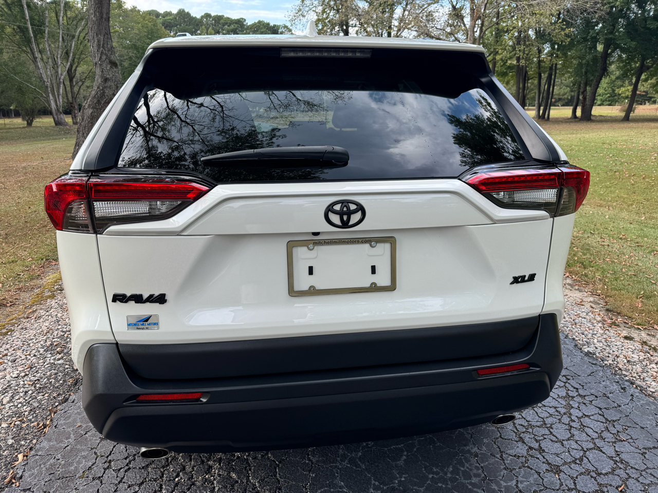 2022 Toyota RAV4 XLE Premium photo 3