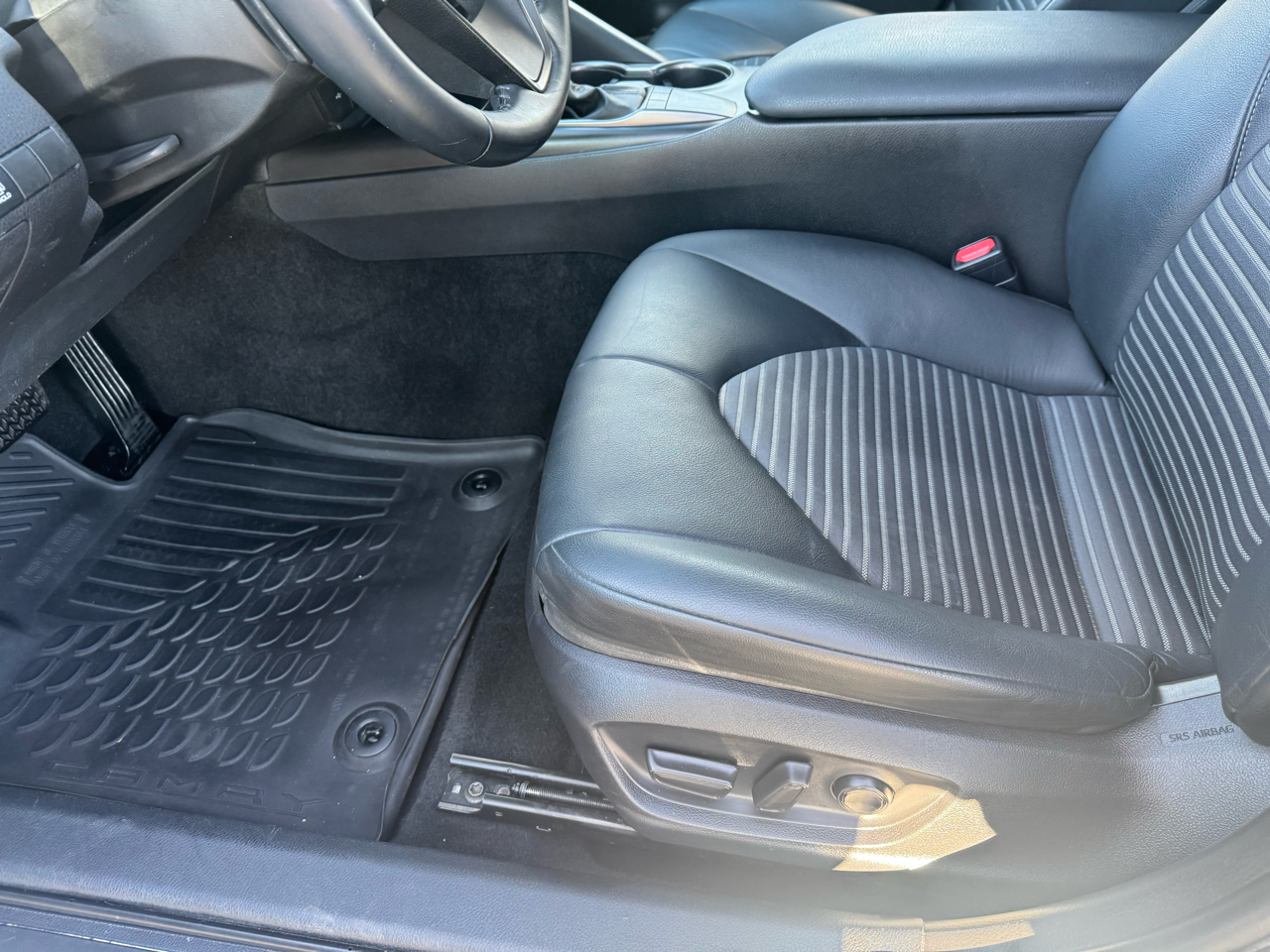 Toyota Camry SE Auto (Natl) 2022