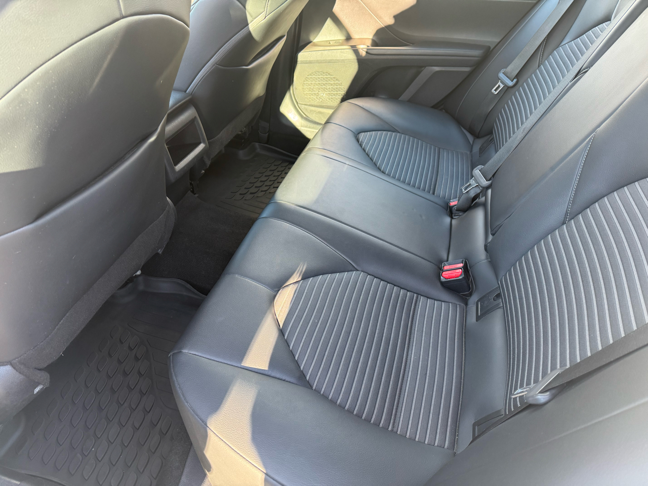 Toyota Camry SE Auto (Natl) 2022