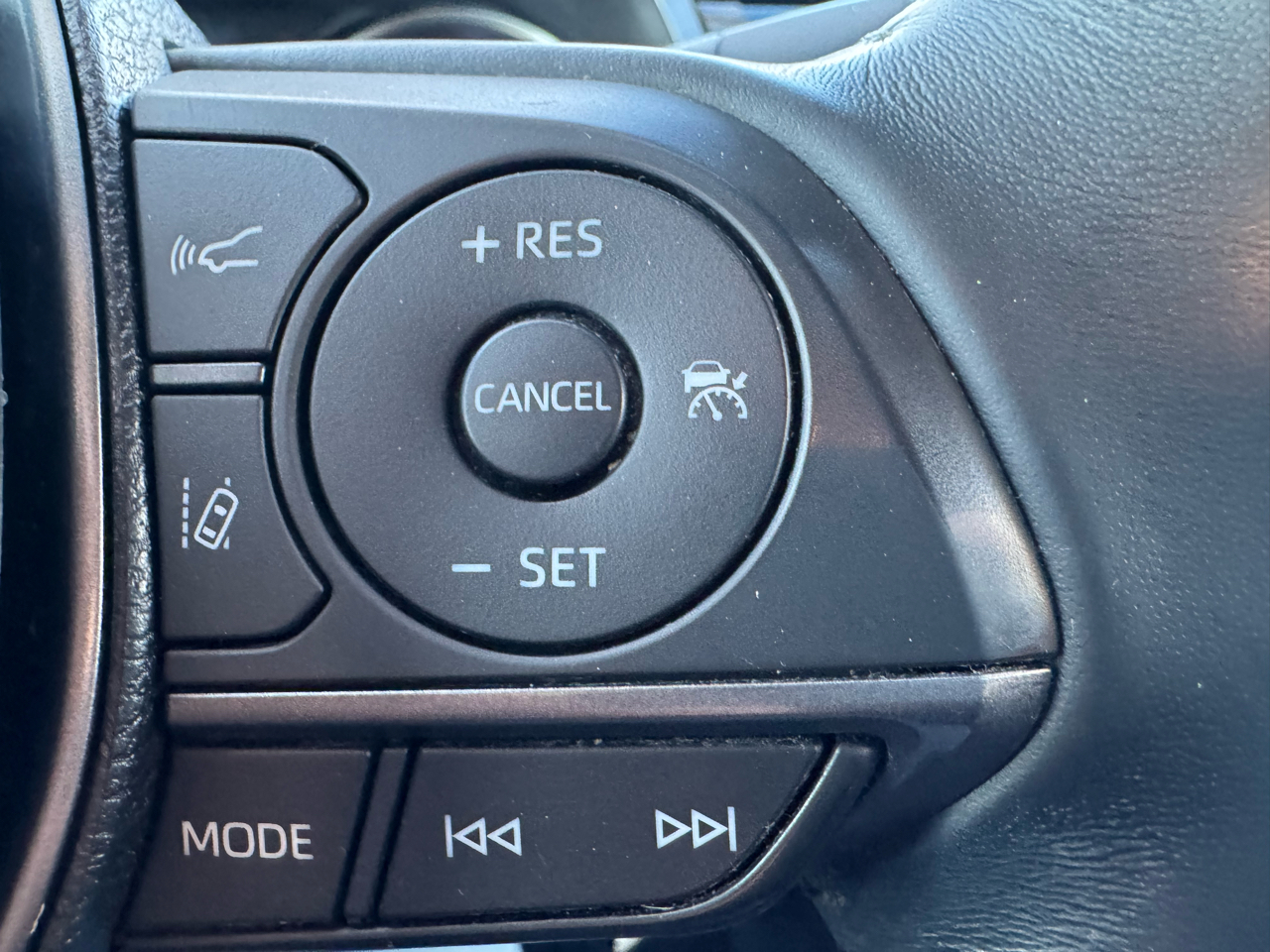 Toyota Camry SE Auto (Natl) 2022