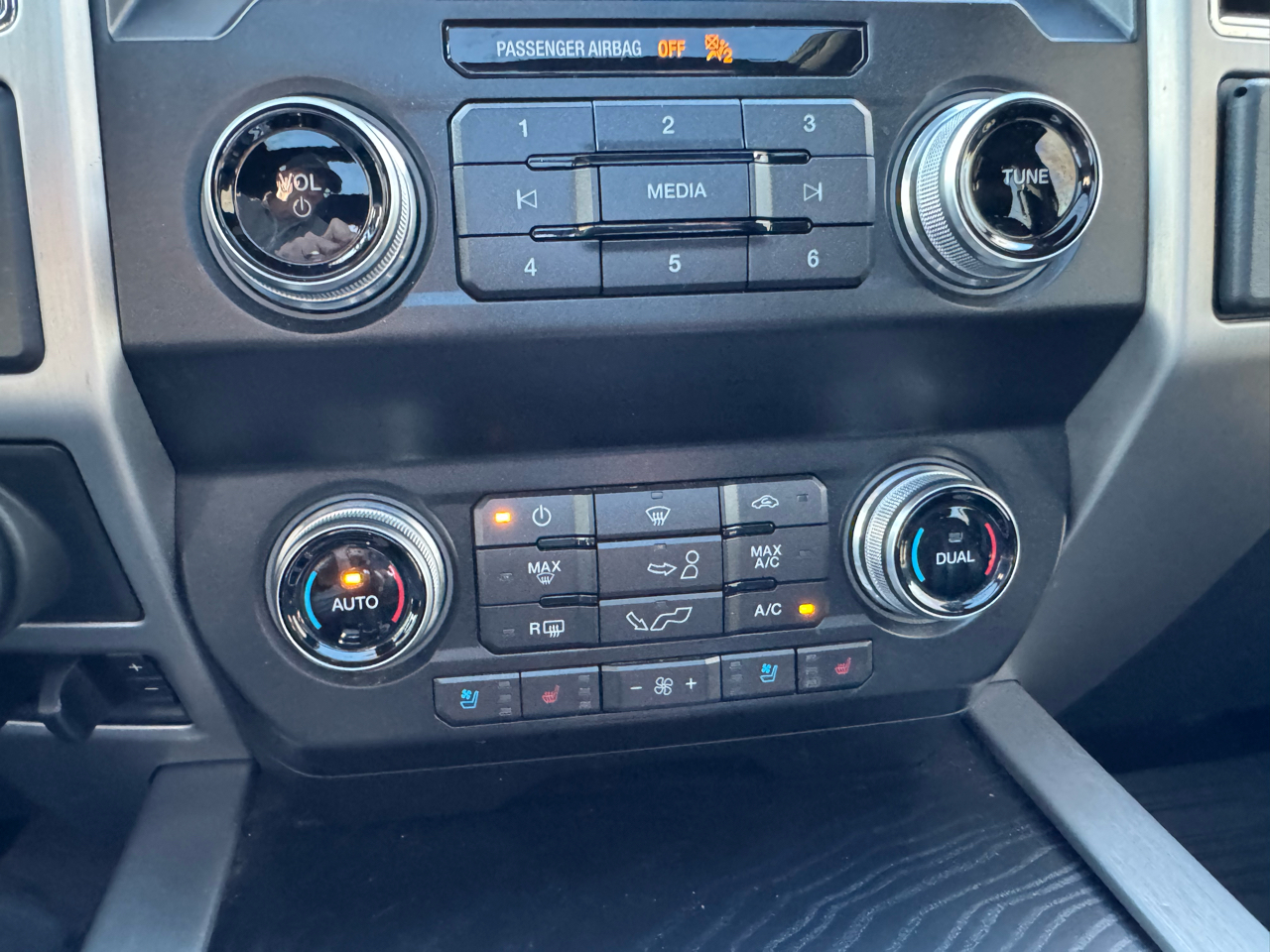 Ford F-150 Platinum 4WD SuperCrew 5.5' Box 2019