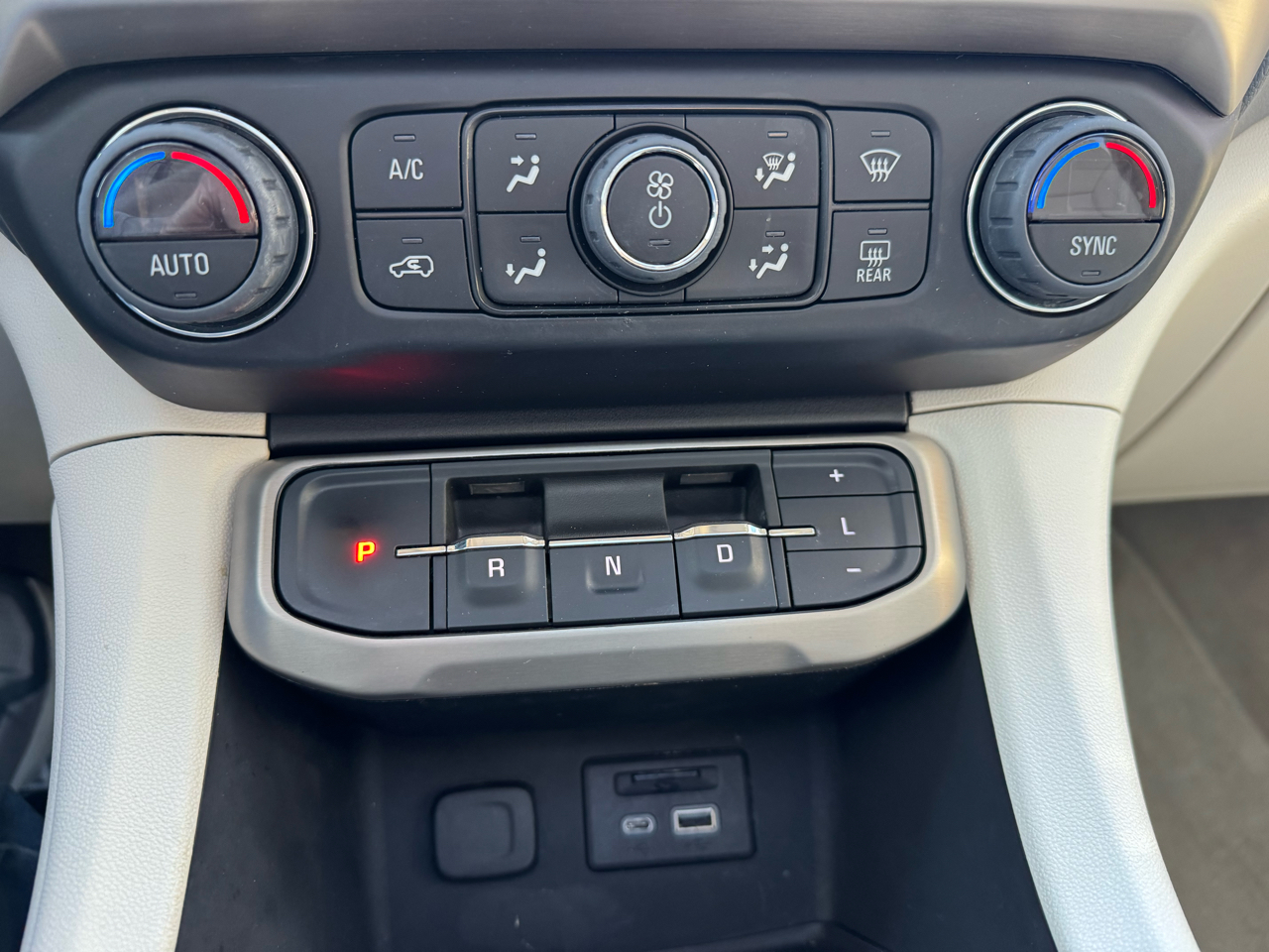 GMC Acadia FWD 4dr Denali 2022