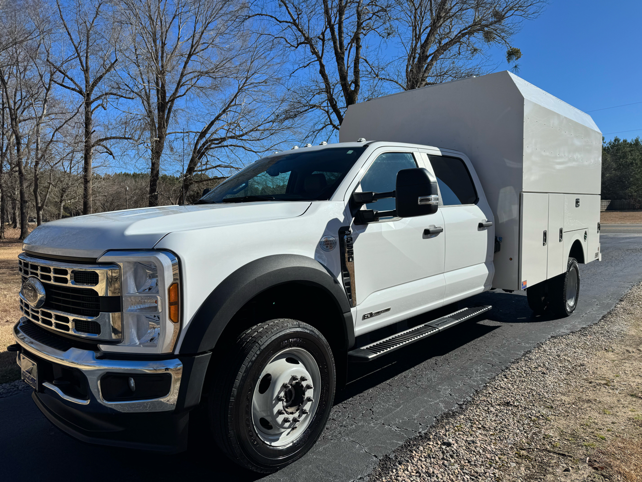 Ford Super Duty F-550 DRW XL 4WD Crew Cab 203" WB 84" CA 2024