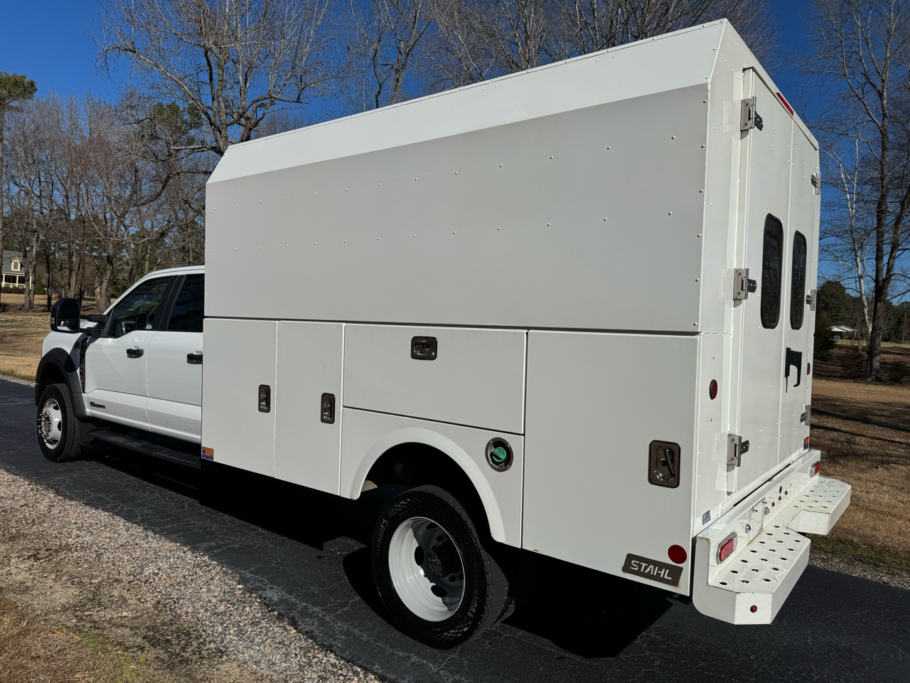 Ford Super Duty F-550 DRW XL 4WD Crew Cab 203" WB 84" CA 2024