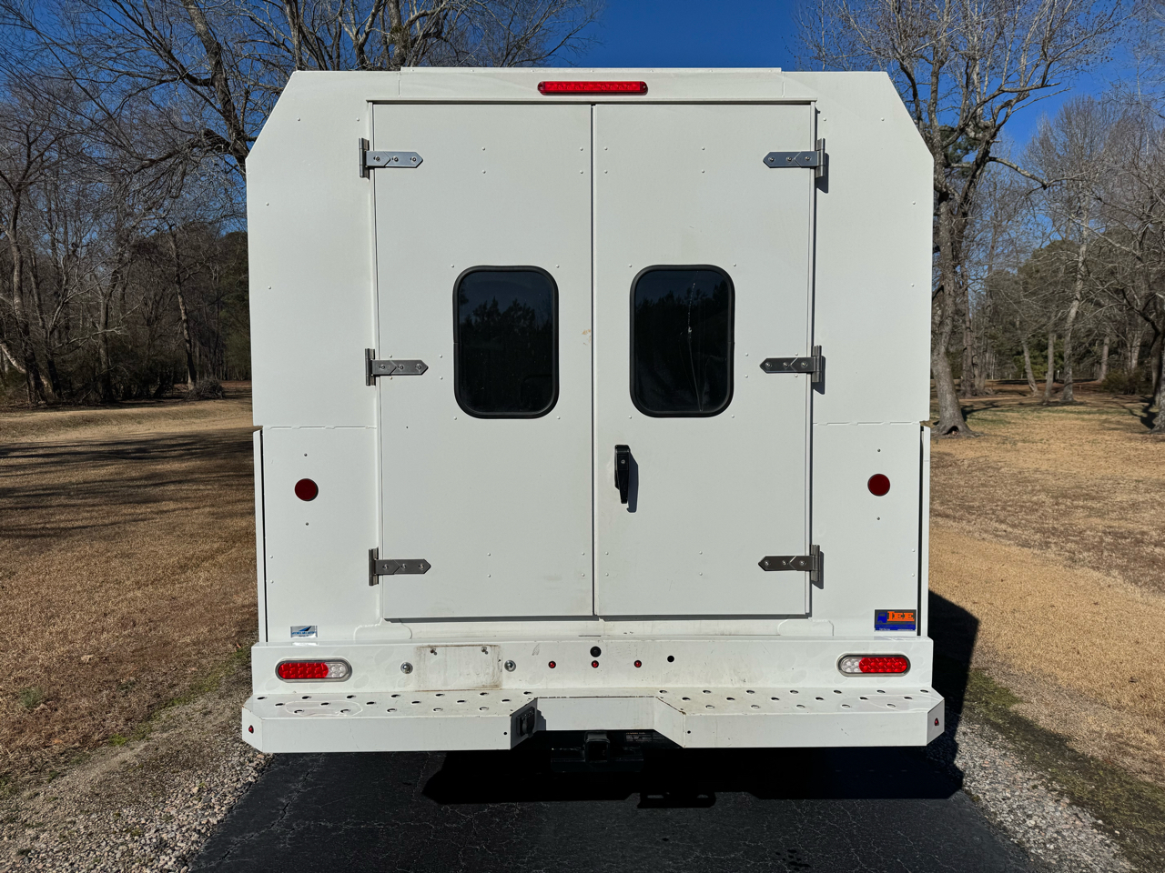 Ford Super Duty F-550 DRW XL 4WD Crew Cab 203" WB 84" CA 2024