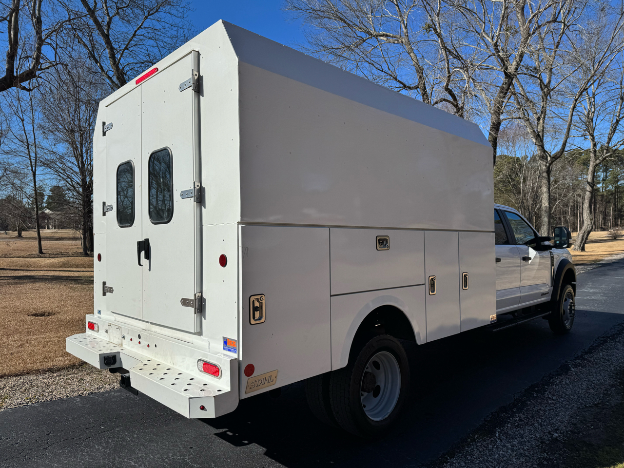 Ford Super Duty F-550 DRW XL 4WD Crew Cab 203" WB 84" CA 2024