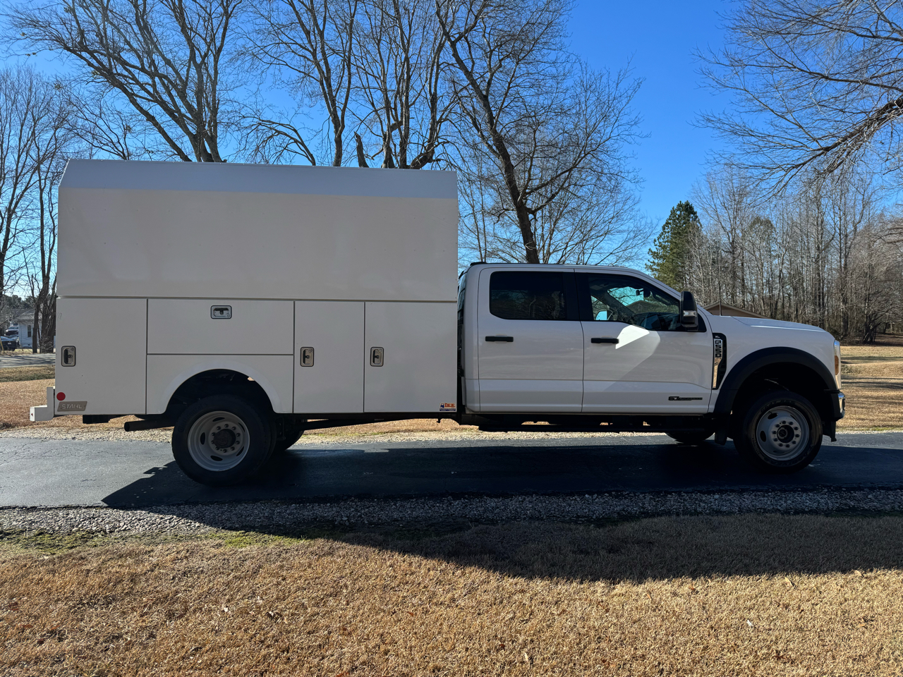 Ford Super Duty F-550 DRW XL 4WD Crew Cab 203" WB 84" CA 2024