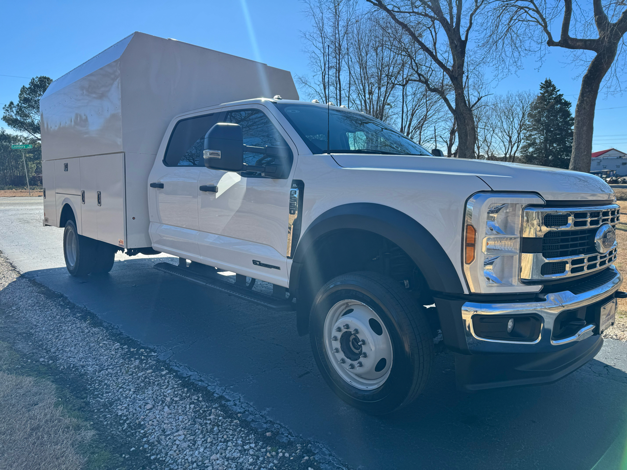 Ford Super Duty F-550 DRW XL 4WD Crew Cab 203" WB 84" CA 2024