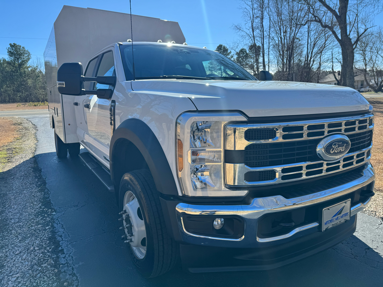 Ford Super Duty F-550 DRW XL 4WD Crew Cab 203" WB 84" CA 2024