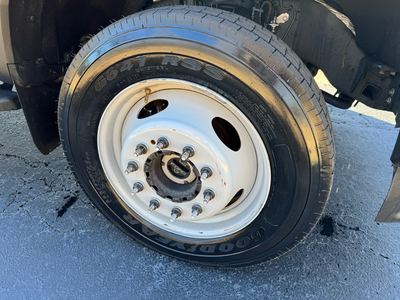 Ford Super Duty F-550 DRW XL 4WD Crew Cab 203" WB 84" CA 2024