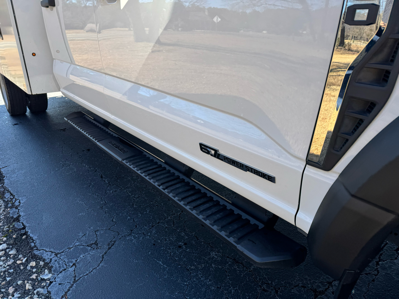 Ford Super Duty F-550 DRW XL 4WD Crew Cab 203" WB 84" CA 2024