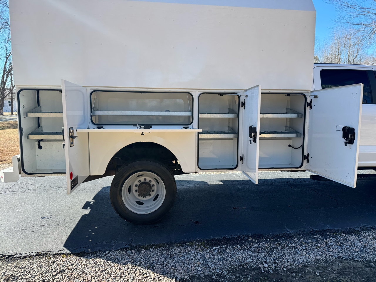 Ford Super Duty F-550 DRW XL 4WD Crew Cab 203" WB 84" CA 2024