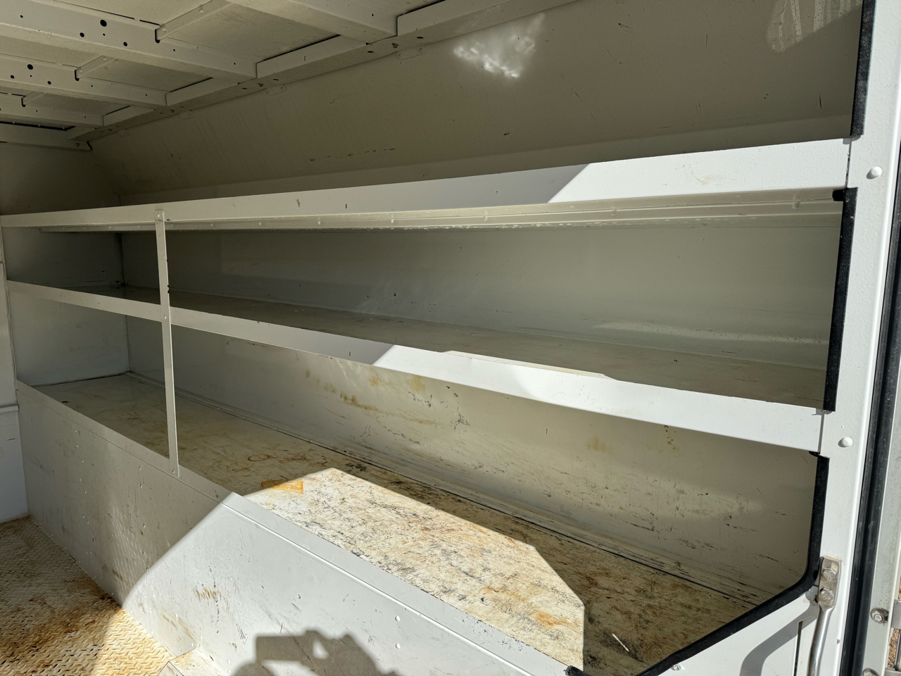 Ford Super Duty F-550 DRW XL 4WD Crew Cab 203" WB 84" CA 2024