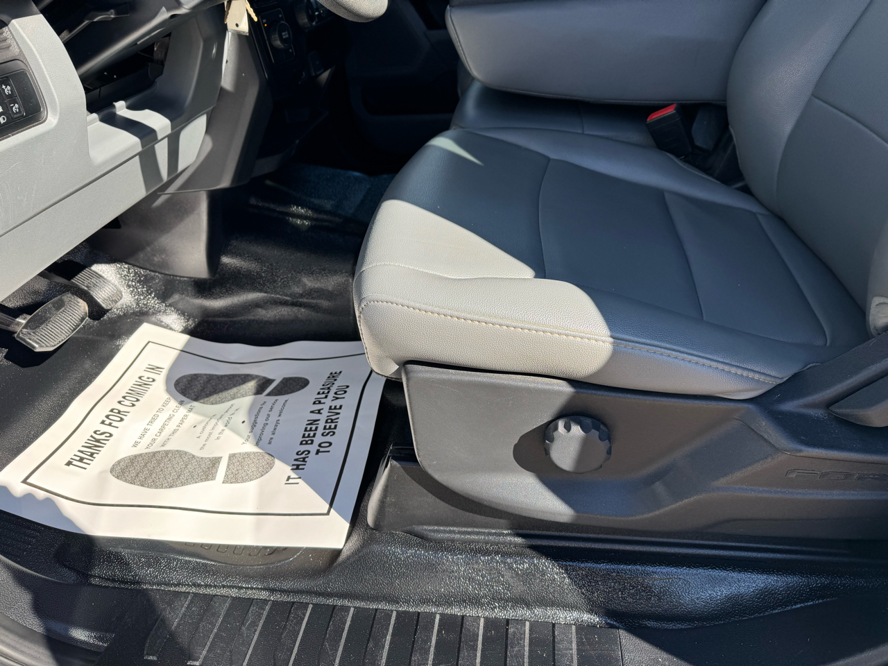 Ford Super Duty F-550 DRW XL 4WD Crew Cab 203" WB 84" CA 2024