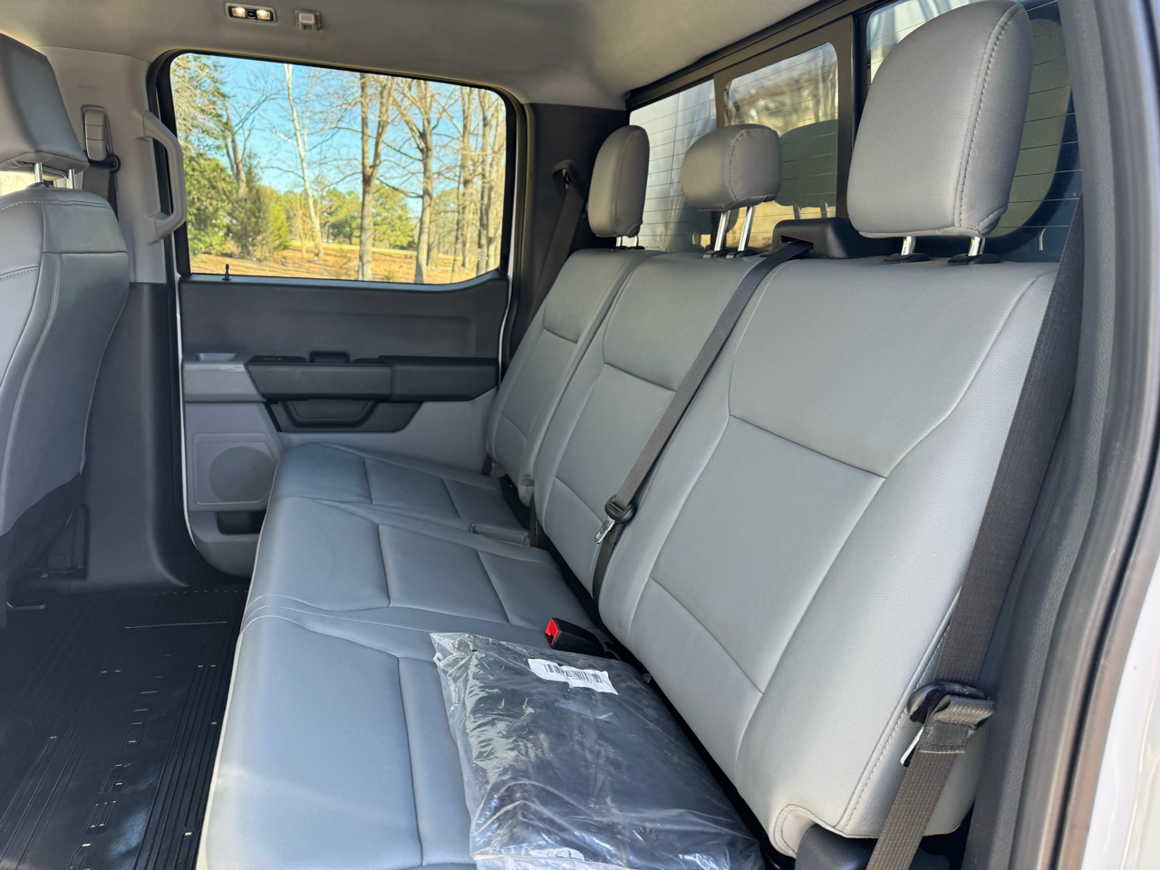 Ford Super Duty F-550 DRW XL 4WD Crew Cab 203" WB 84" CA 2024