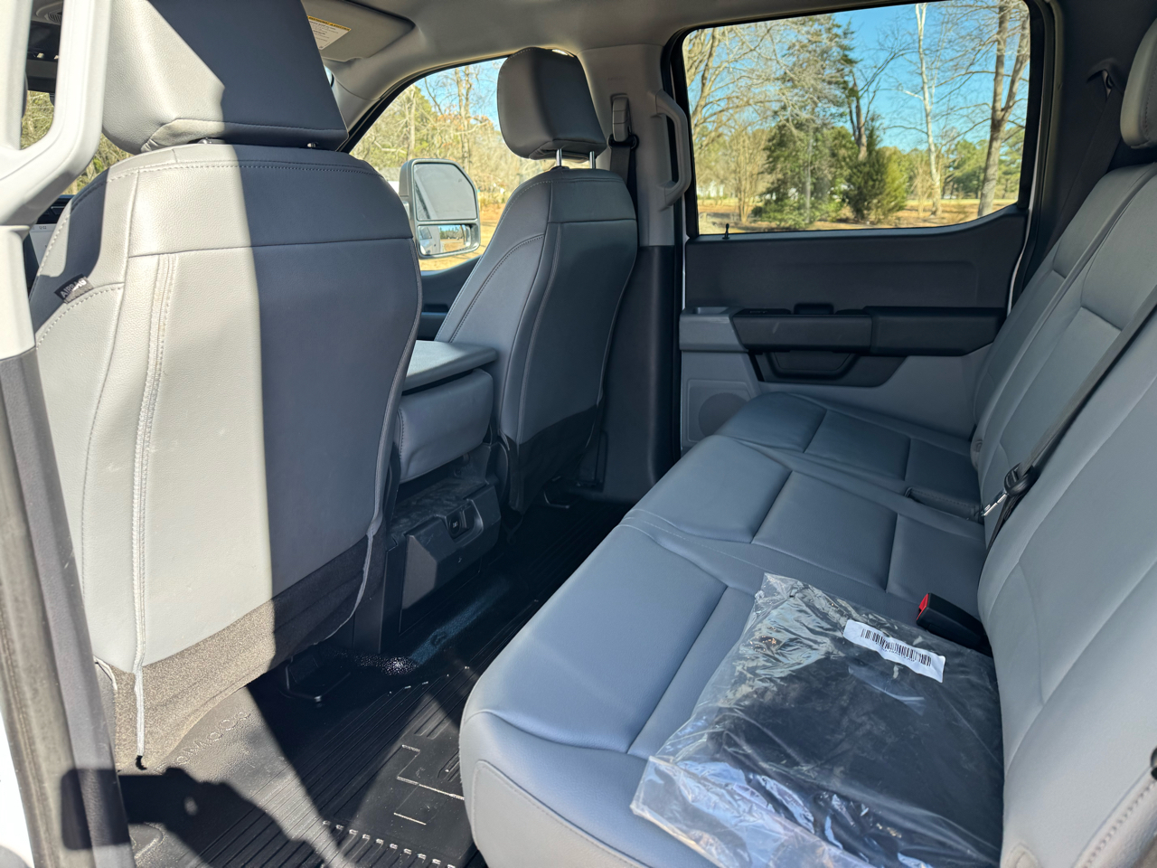 Ford Super Duty F-550 DRW XL 4WD Crew Cab 203" WB 84" CA 2024