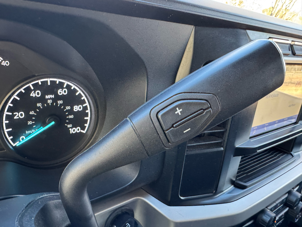 Ford Super Duty F-550 DRW XL 4WD Crew Cab 203" WB 84" CA 2024