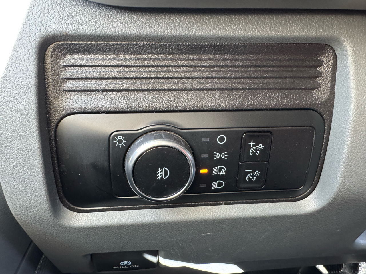 Ford Super Duty F-550 DRW XL 4WD Crew Cab 203" WB 84" CA 2024