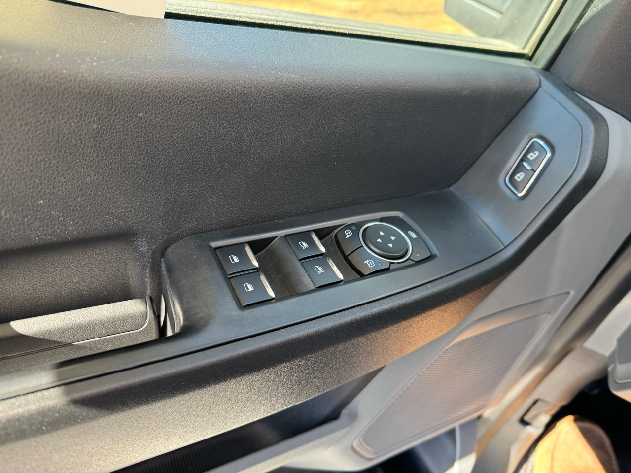 Ford Super Duty F-550 DRW XL 4WD Crew Cab 203" WB 84" CA 2024