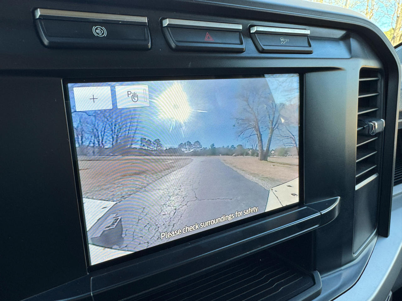 Ford Super Duty F-550 DRW XL 4WD Crew Cab 203" WB 84" CA 2024