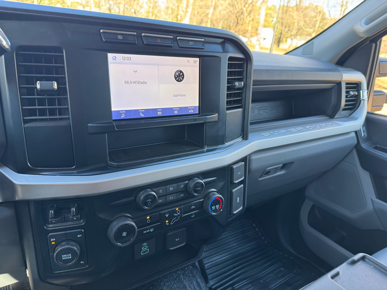 Ford Super Duty F-550 DRW XL 4WD Crew Cab 203" WB 84" CA 2024