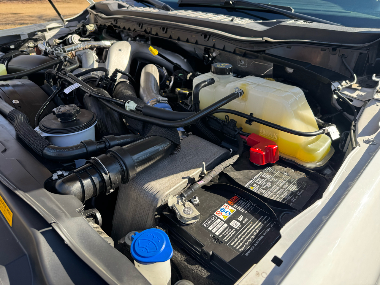 Ford Super Duty F-550 DRW XL 4WD Crew Cab 203" WB 84" CA 2024