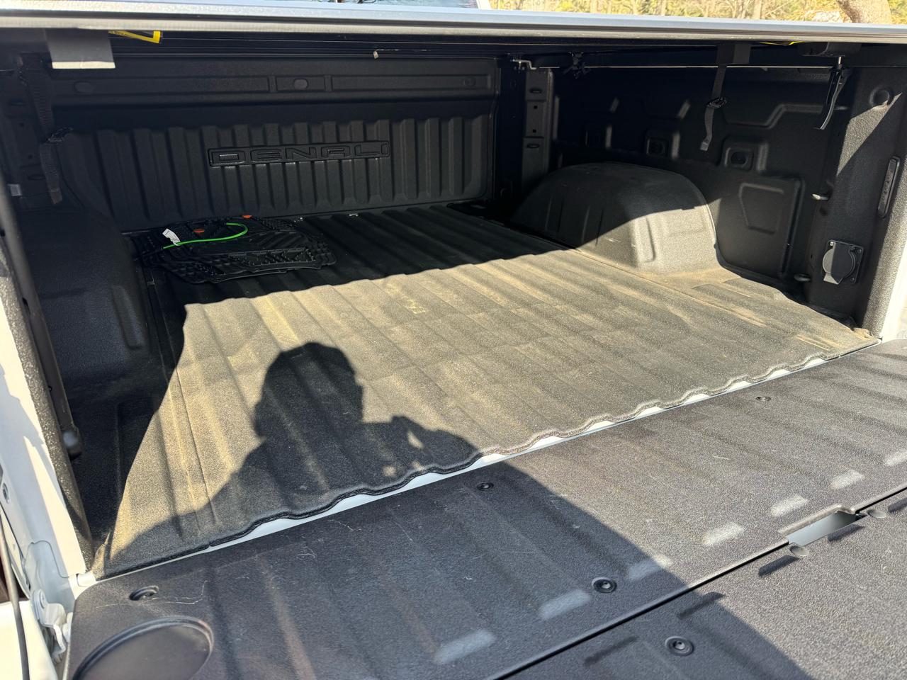 GMC Sierra 1500 4WD Crew Cab 147" Denali 2023