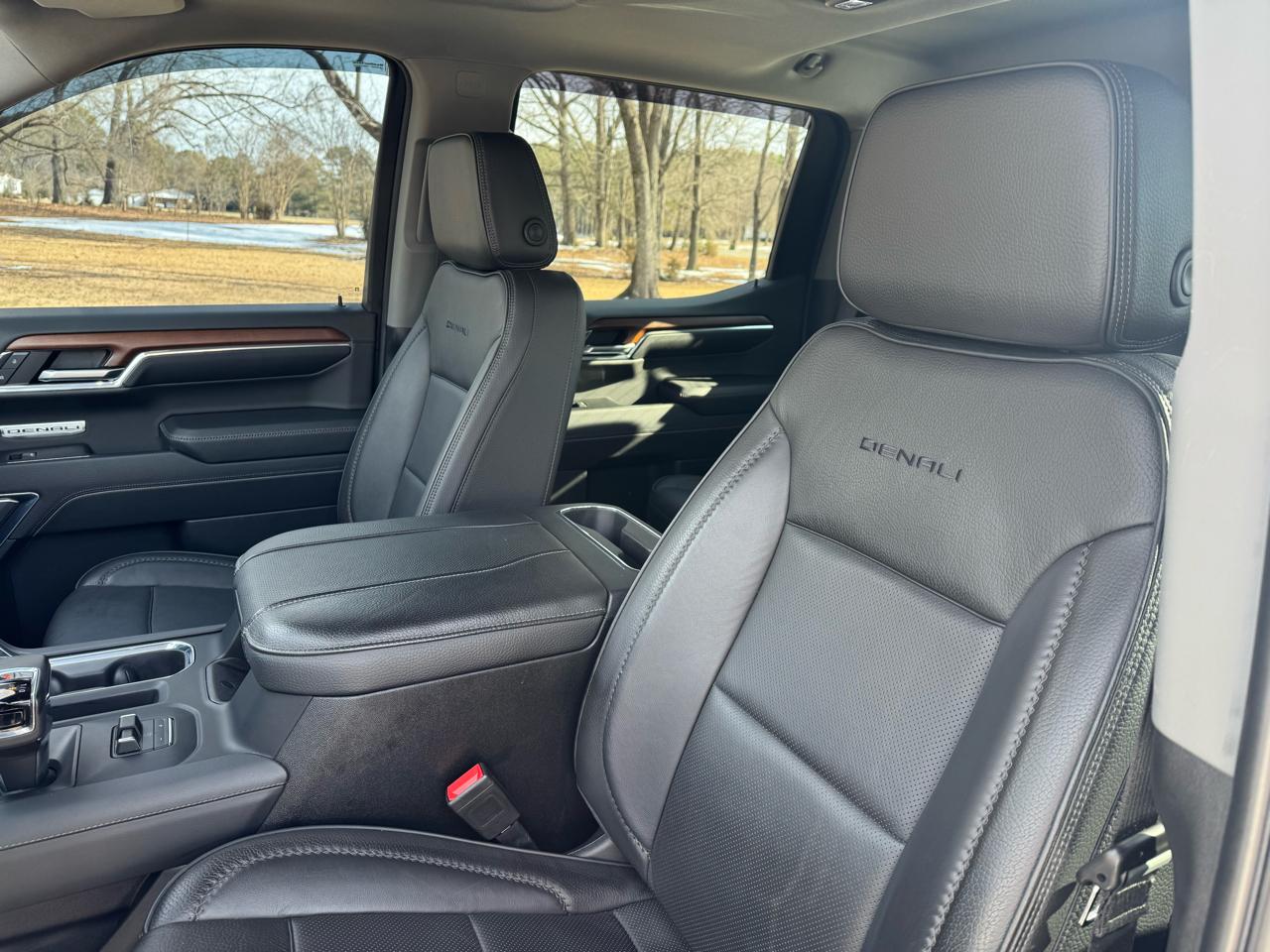 GMC Sierra 1500 4WD Crew Cab 147" Denali 2023