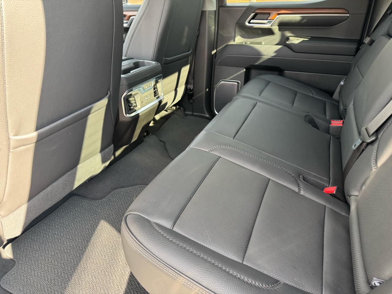 GMC Sierra 1500 4WD Crew Cab 147" Denali 2023