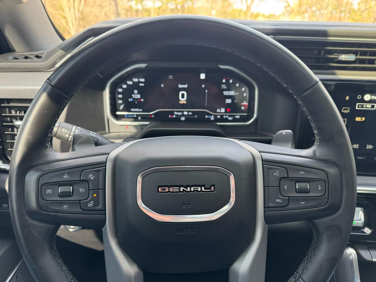 GMC Sierra 1500 4WD Crew Cab 147" Denali 2023