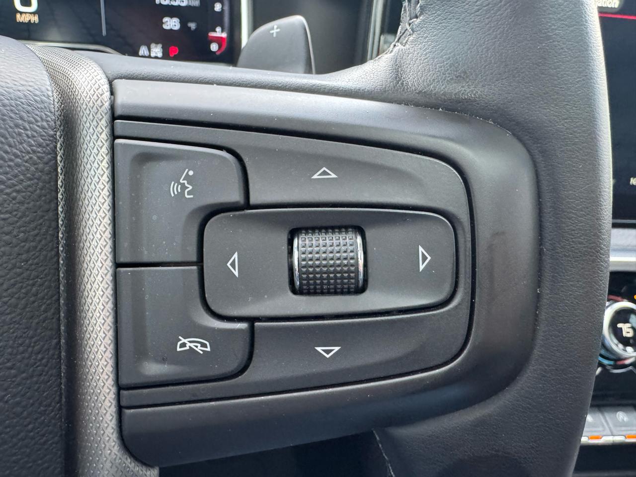 GMC Sierra 1500 4WD Crew Cab 147" Denali 2023