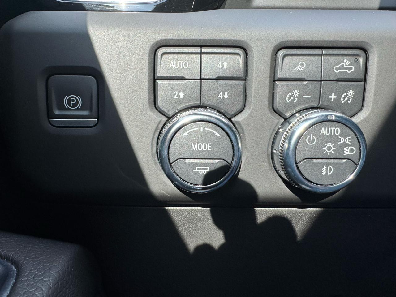 GMC Sierra 1500 4WD Crew Cab 147" Denali 2023