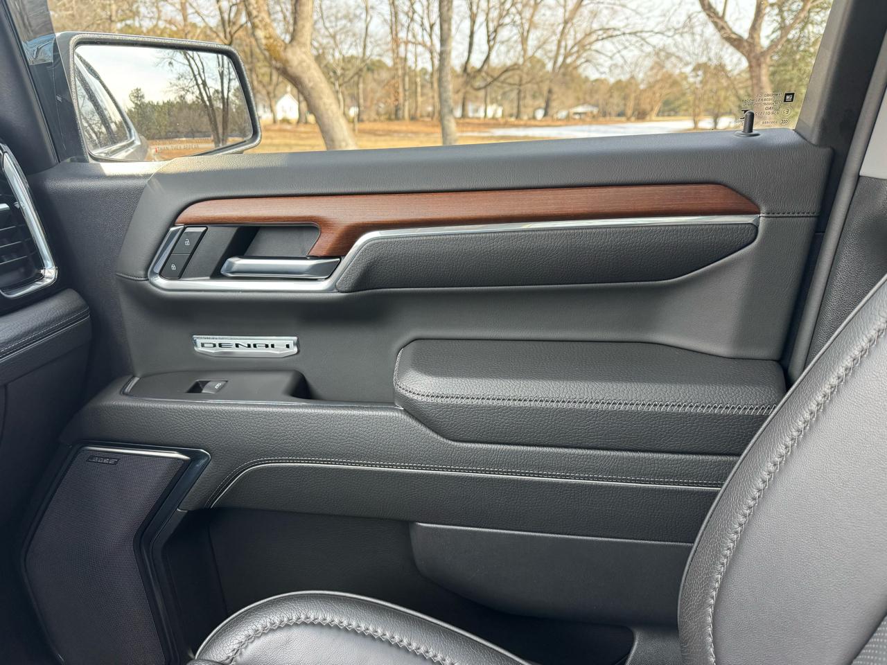 GMC Sierra 1500 4WD Crew Cab 147" Denali 2023