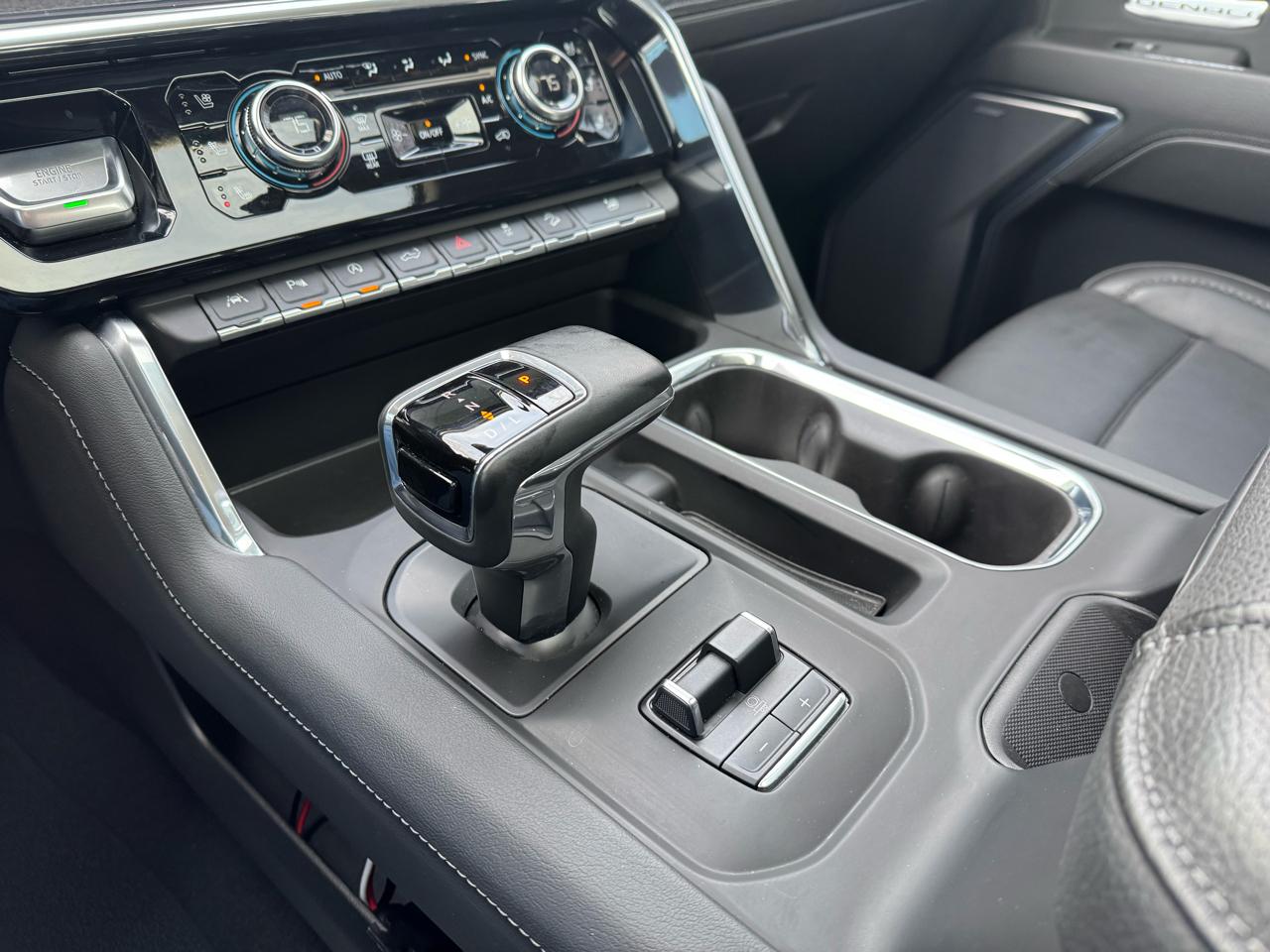 GMC Sierra 1500 4WD Crew Cab 147" Denali 2023