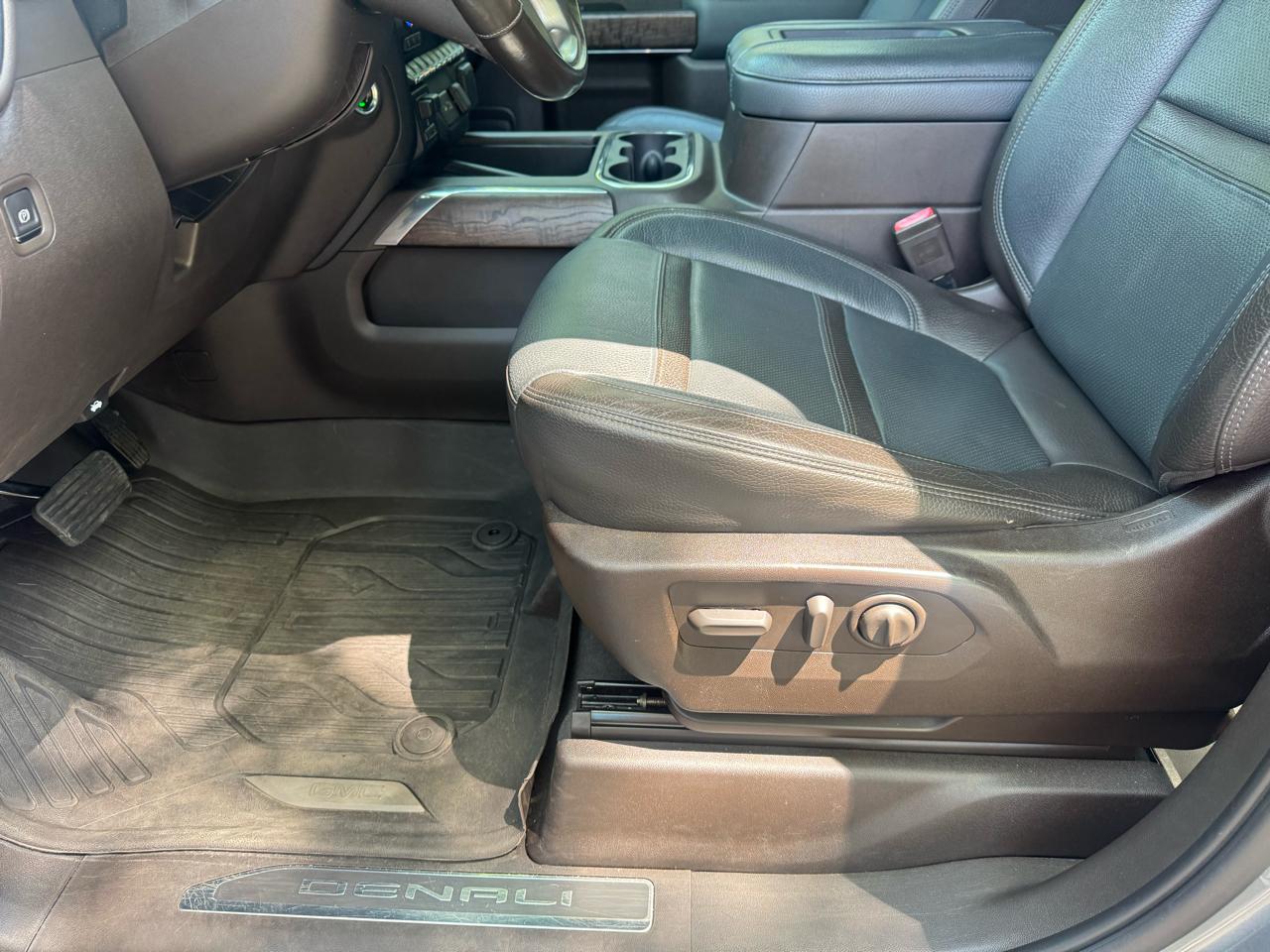 GMC Sierra 1500 4WD Crew Cab 147" Denali 2020