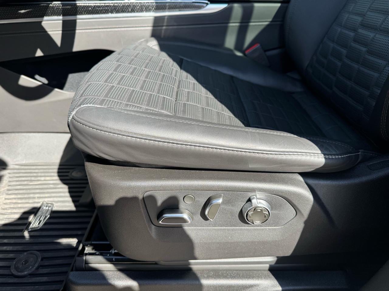 Cadillac Escalade AWD 4dr V-Series 2025