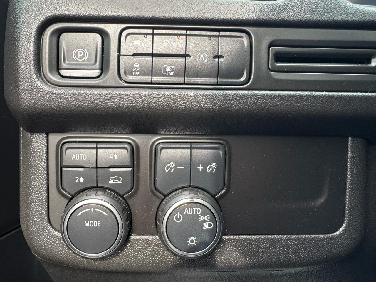 Chevrolet Tahoe 4WD 4dr RST 2024