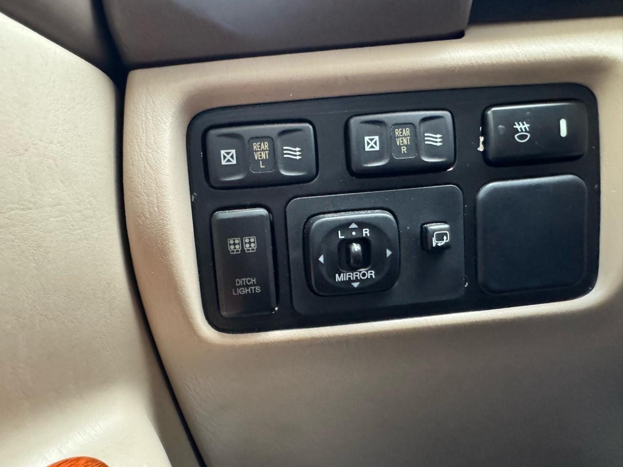 Lexus LX 470 4dr SUV 2001