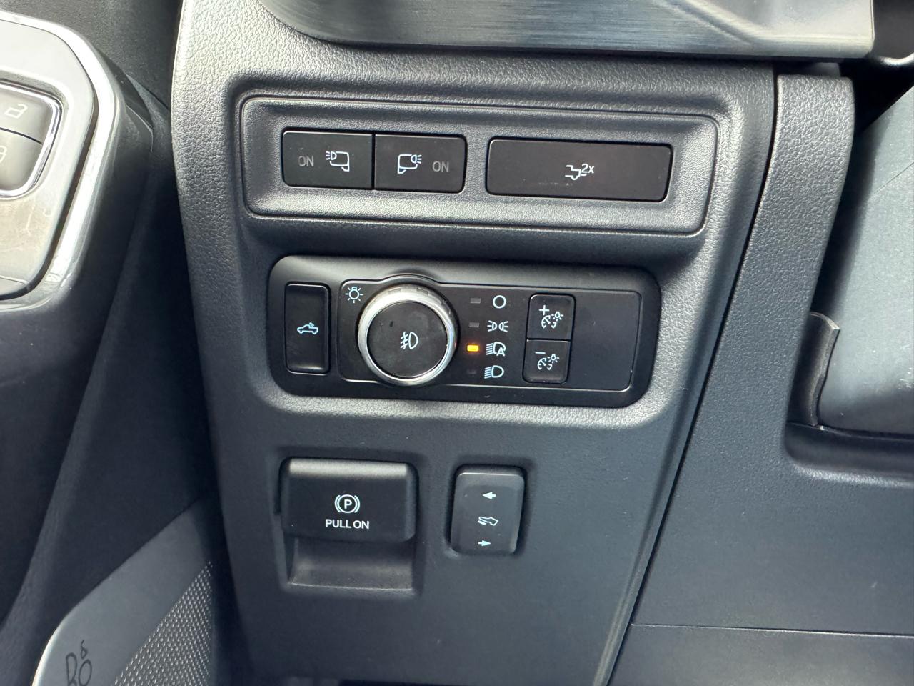 Ford F-150 Lariat 4WD SuperCrew 5.5' Box 2023