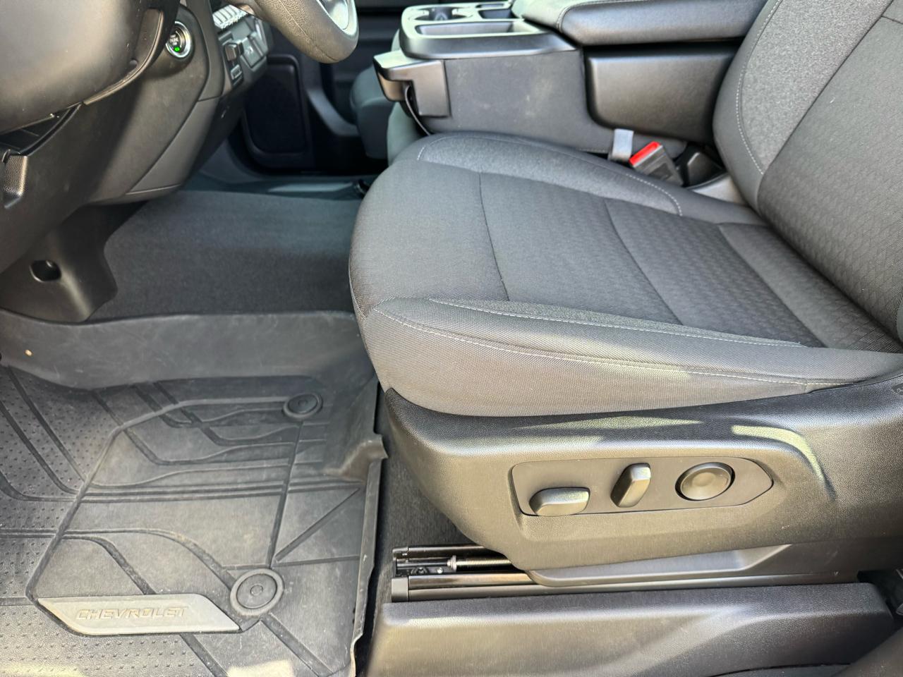 Chevrolet Silverado 2500HD 4WD Crew Cab 159" Custom 2024